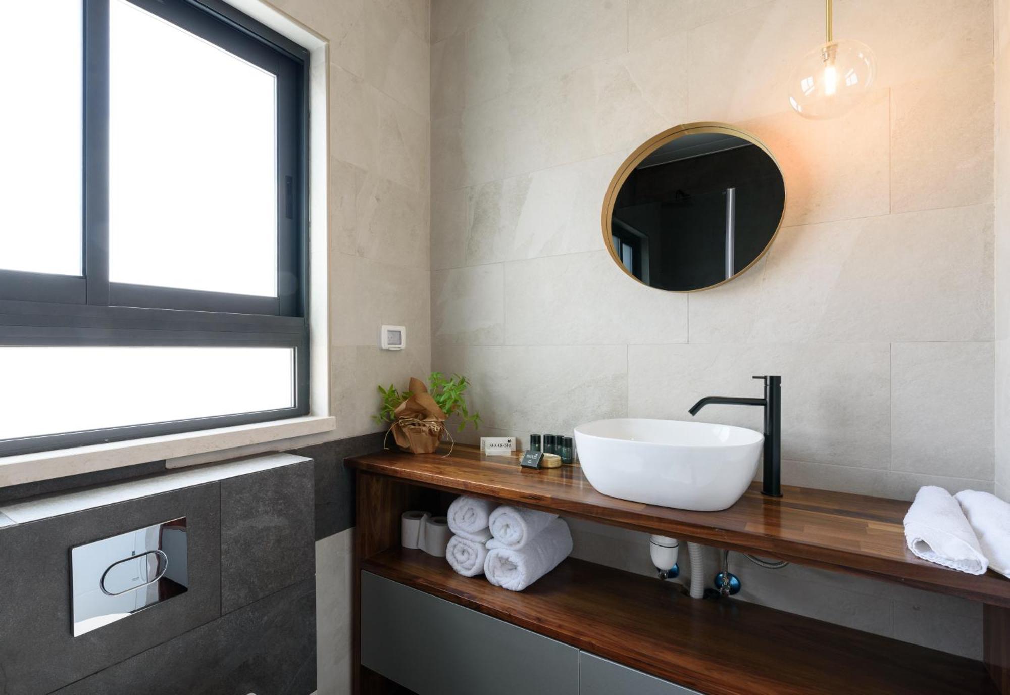 The Roof - By Sea Land Suites เทลอาวีฟ ภายนอก รูปภาพ